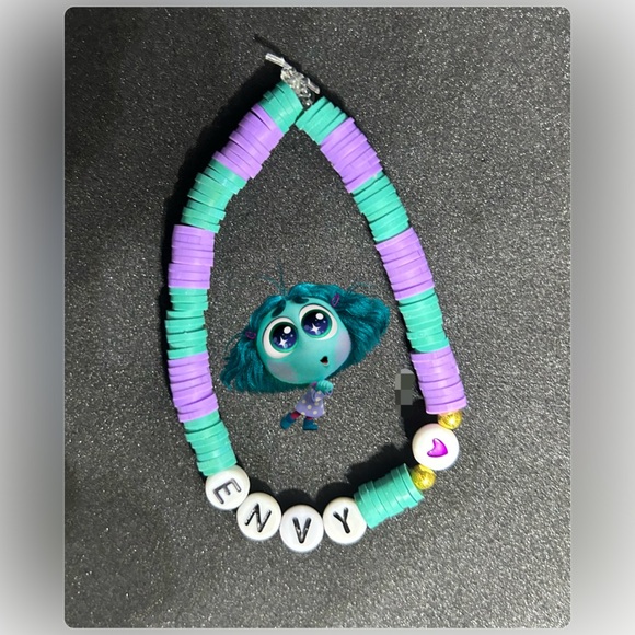Envy (Inside Out) Heishi Bracelet - Picture 4 of 9